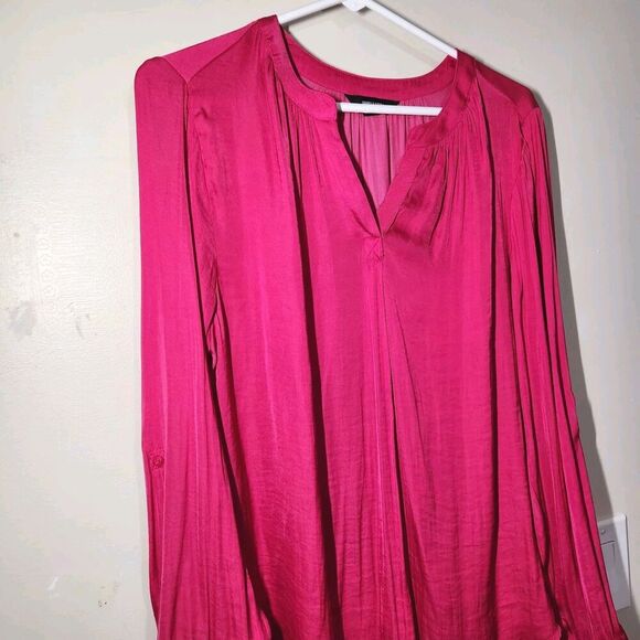 Simply Vera wang top Women Size Large Fucsia Color Silky Top Roll Tab Sleeves - Picture 4 of 15